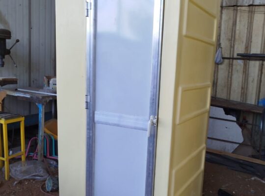 مصنع الحمامات المتنقلة – الابداع للفيبر جلاس